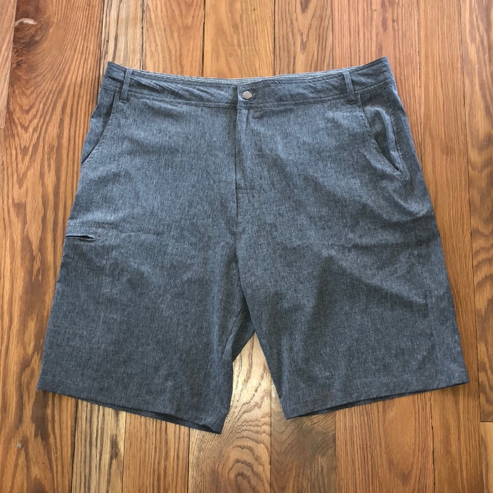 Men’s gray hybrid shorts from Abbot Main